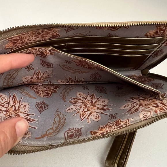 Hobo Rylan Leather Wristlet - Picture 11 of 15